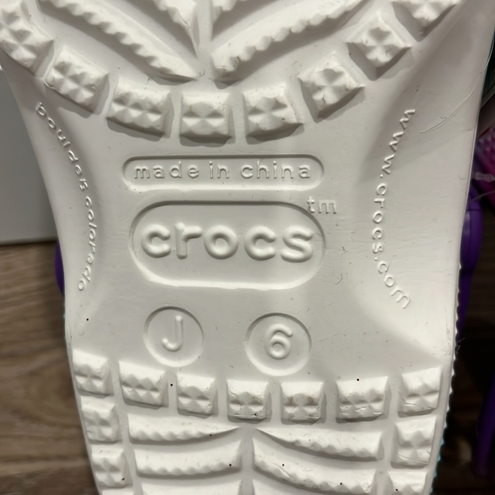 Crocs J6 Tye Dye NWT - Picture 5 of 9